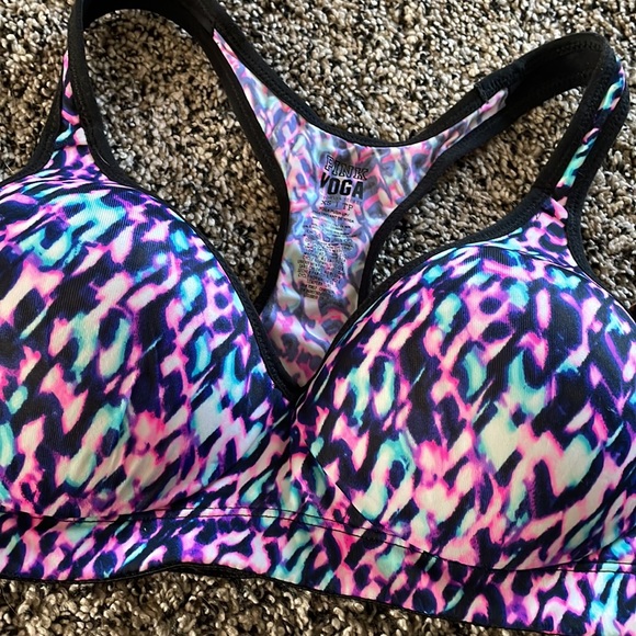 2 New Victoria Secret Pink formed padded sports bra xs multicolor tiger Love - Picture 2 of 7